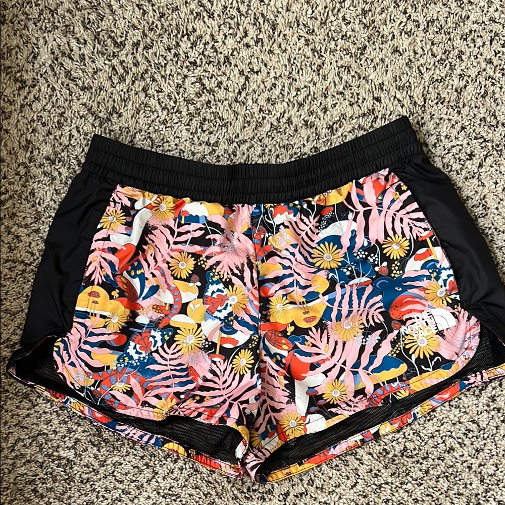 EUC North Face Hydrenaline 2000 floral short. Size Medium